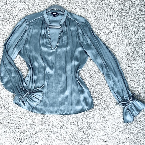 ⚡️PAIGE LUXE MATTE SATIN BLOUSE⚡️SIZE MEDIUM - Picture 1 of 9